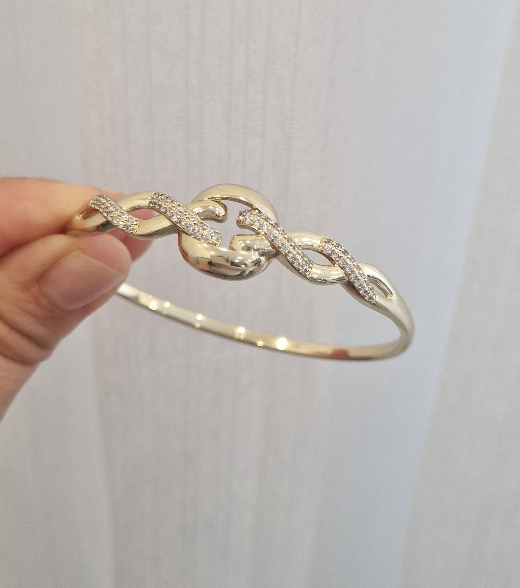 Luxe Knot Armreif - 14K vergoldet