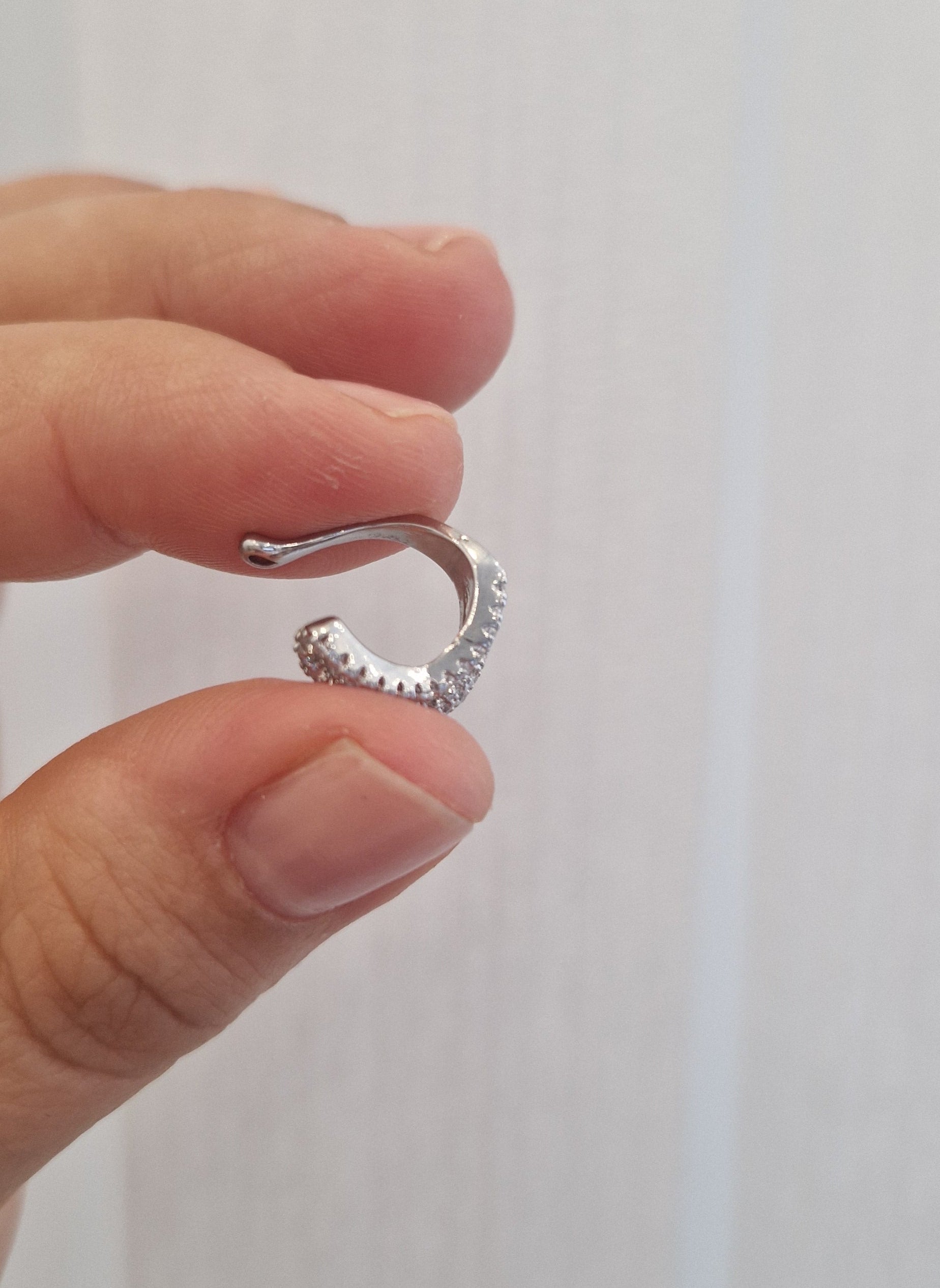 Vogue V Ear Cuff - 14K vergoldung