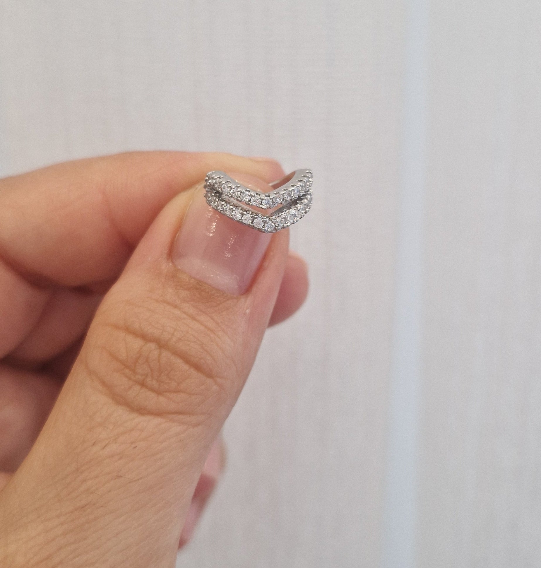 Vogue V Ear Cuff - 14K vergoldung